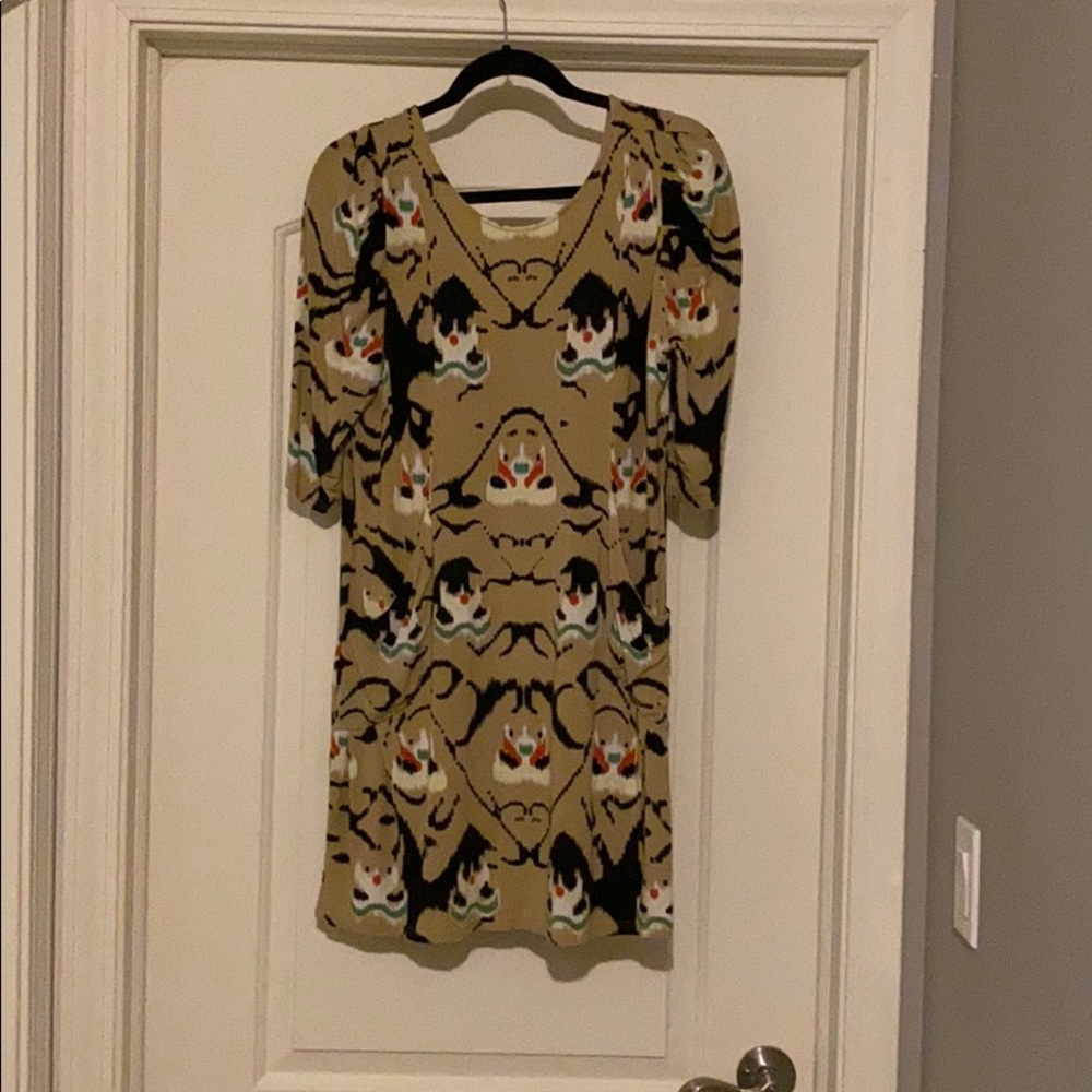 Gado Gado body skimming midi dress with fan print